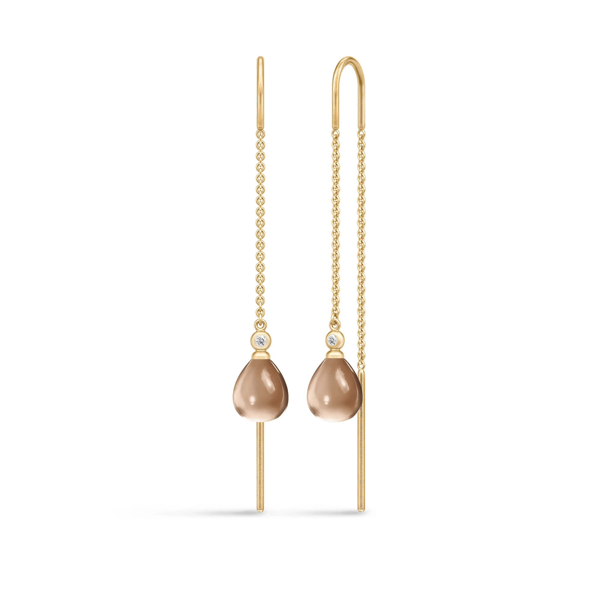 Par gyldne kædeøreringe med cognacfarvede sten i stedet for hvide perler, farvevariant af Tasha Chain Earrings