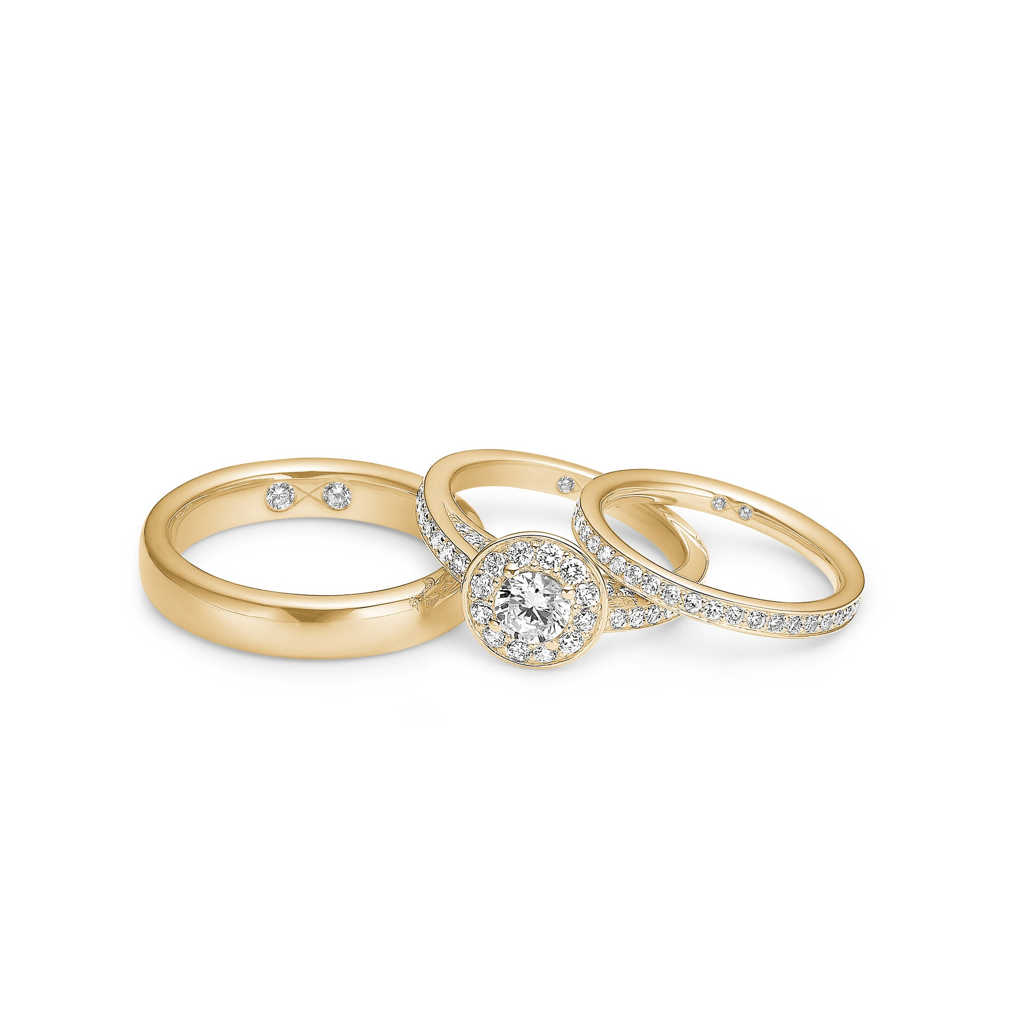 Eternity Diamond forlovelsesring fra Julie Sandlau stacket med to andre diamantringe fra Wedding kollektionen.