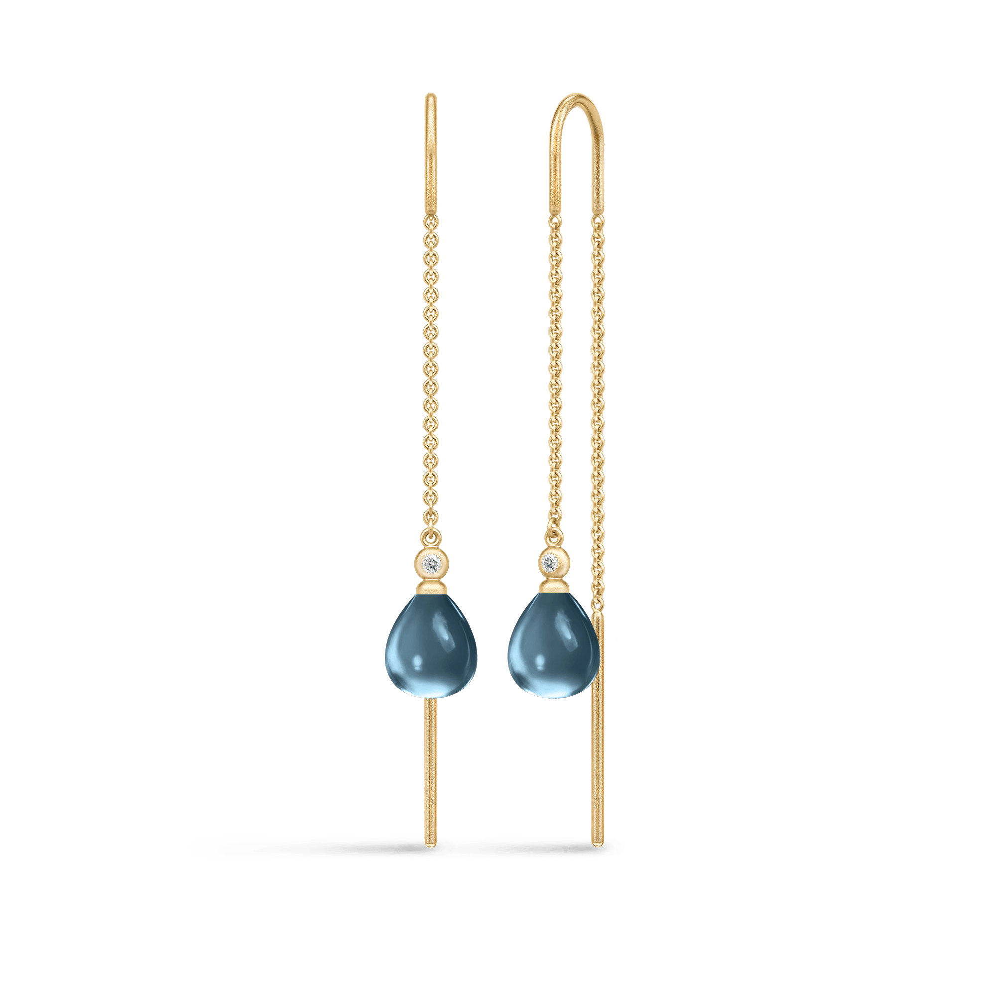 Par gyldne kædeøreringe med blå sten og zirkonia, farvevariant af Tasha Chain Earrings