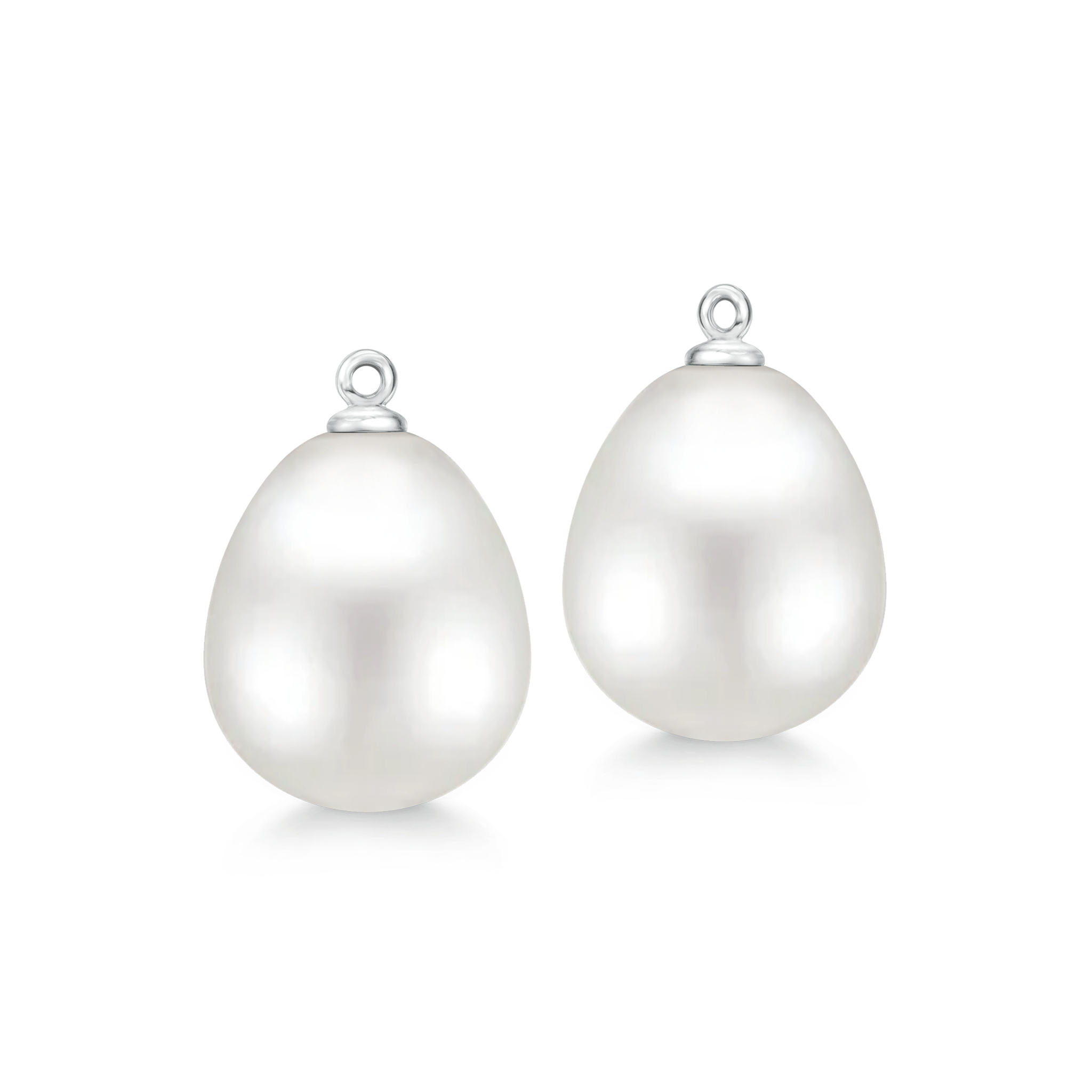 Elegance Ear Pendants – dråbeformede hvide ferskvandsperler i 18kt hvidguld