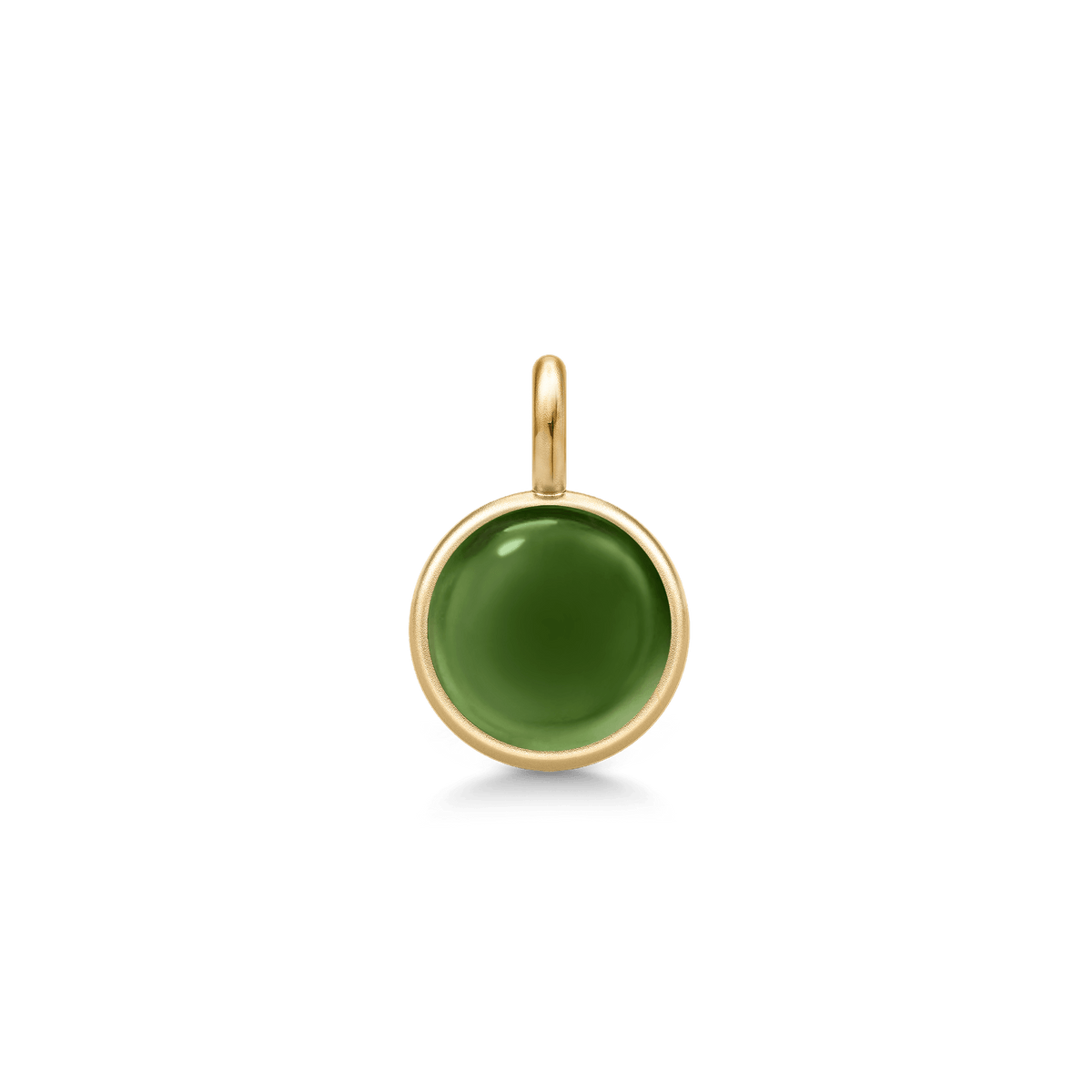 Prime Pendant i guld med grøn cabochonslebet krystal, set forfra
