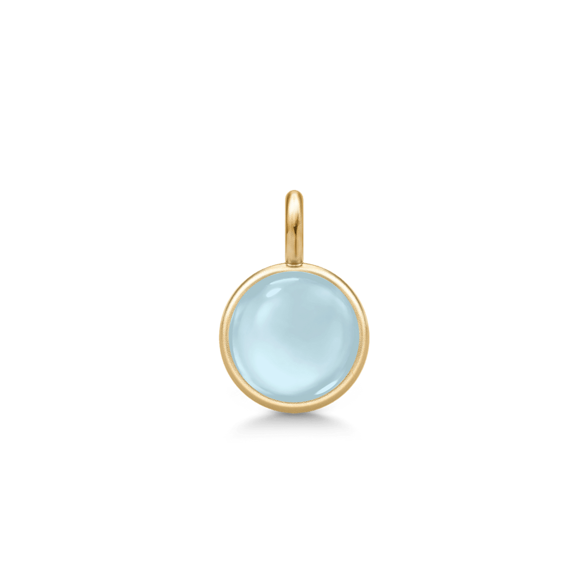 Prime Pendant i guld med lys isblå cabochonslebet krystal, set forfra