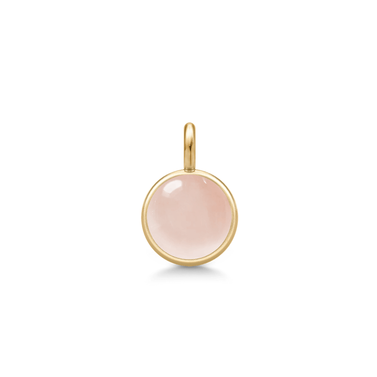 Prime Pendant i guld med lyserosa cabochonslebet krystal, set forfra