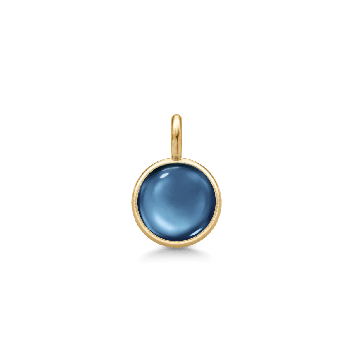 Prime Pendant i guld med stålblå cabochonslebet krystal, set forfra