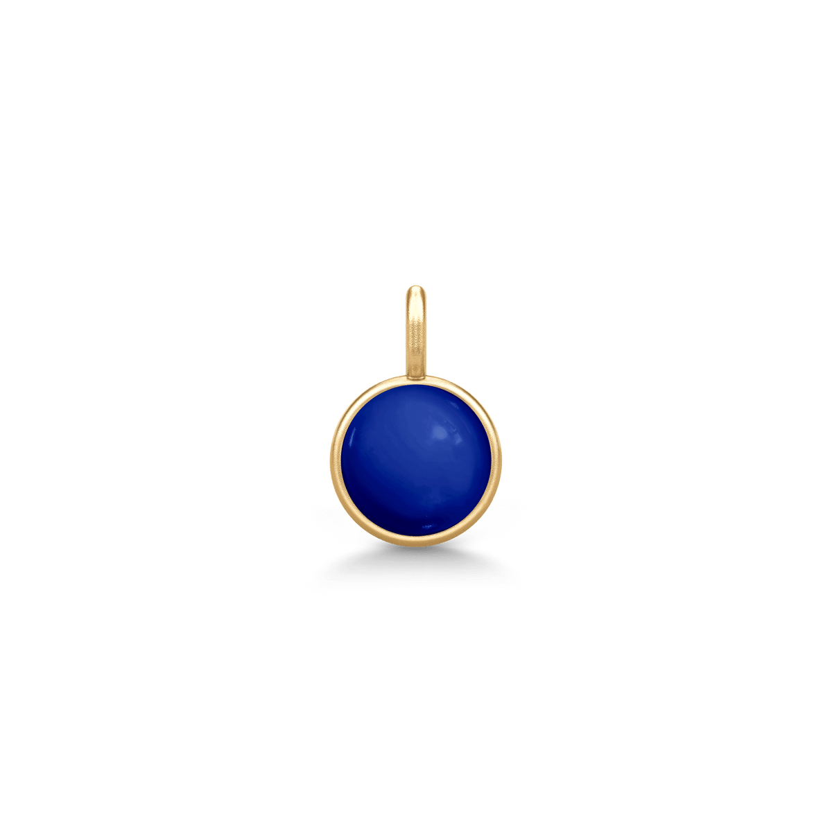 Little Prime Pendant med mørkeblå cabochon-slebet krystal i forgyldt sølv, set forfra