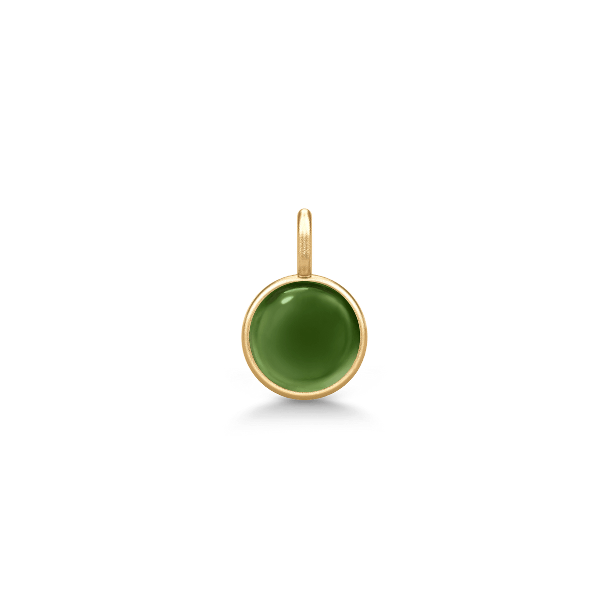 Little Prime Pendant med grøn cabochon-slebet krystal i forgyldt sølv, set forfra