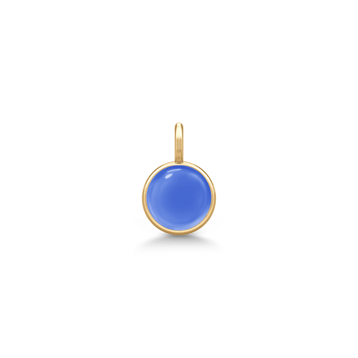 Little Prime Pendant med kornblå cabochon-slebet krystal i forgyldt sølv, set forfra