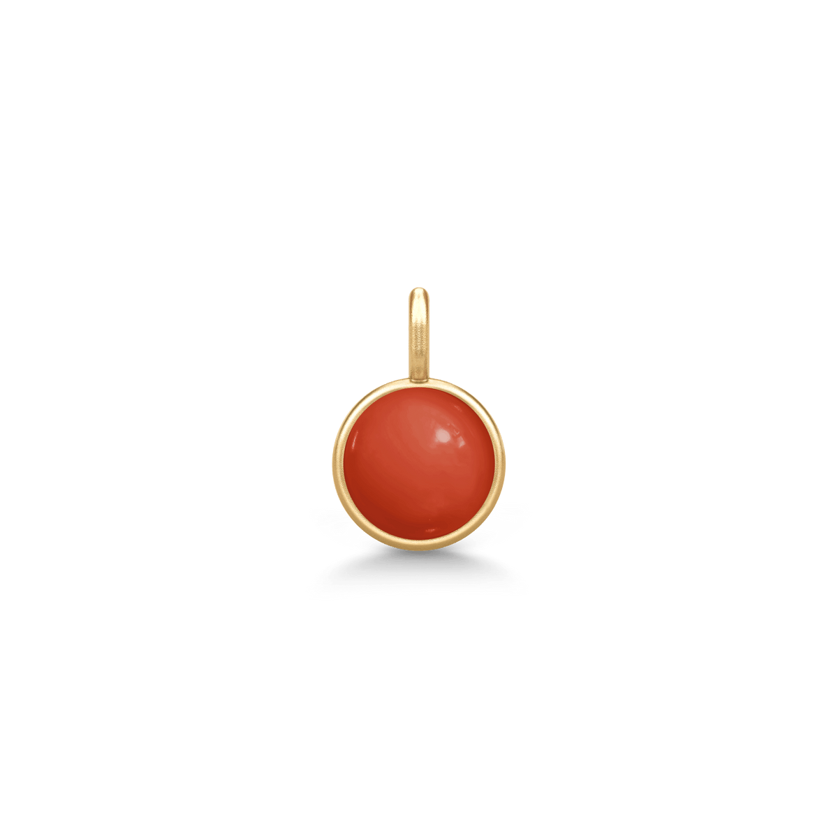 Little Prime Pendant med orangerød cabochon-slebet krystal i forgyldt sølv, set forfra
