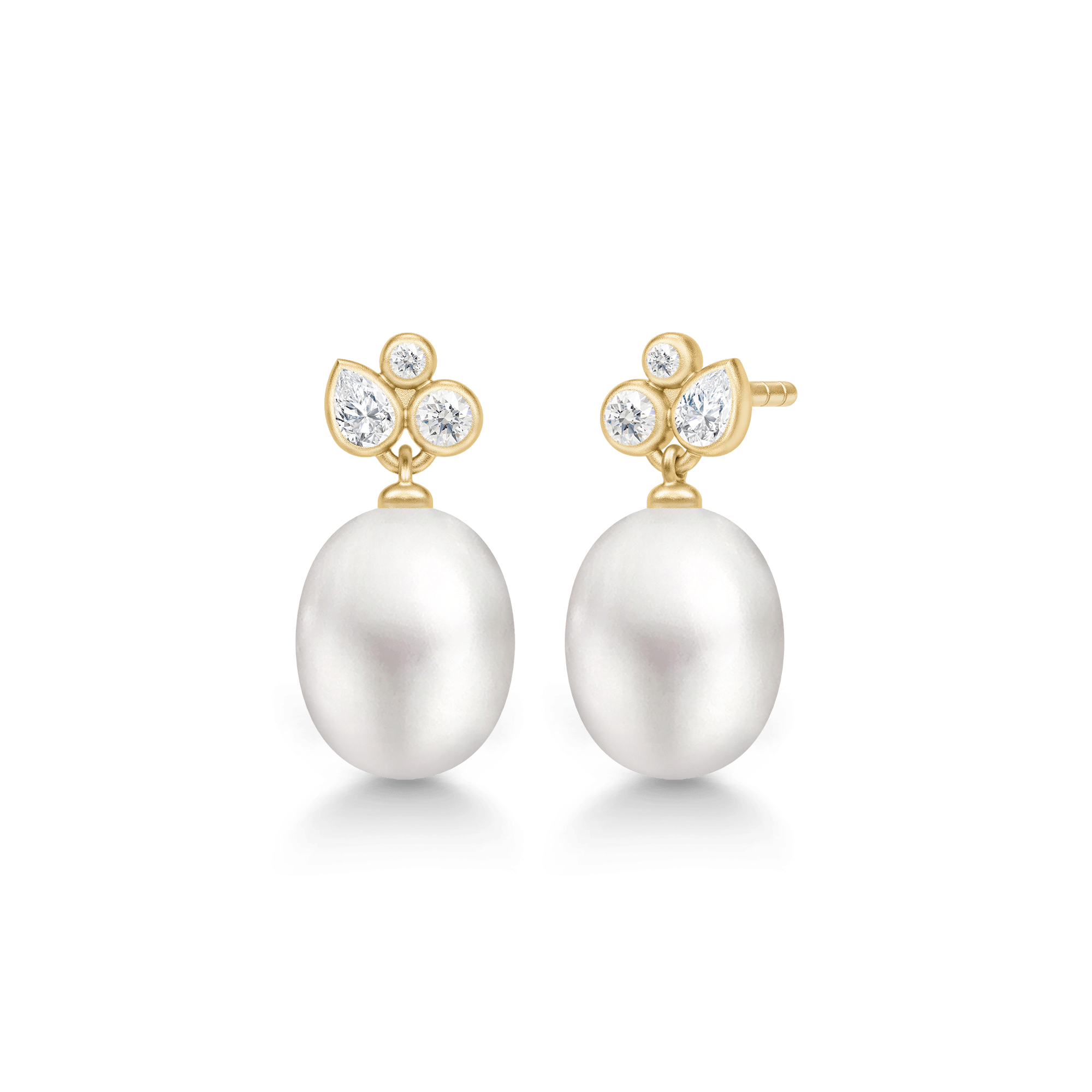Treasure Earrings i forgyldt sølv med ferskvandsperle og zirkonia, par set forfra