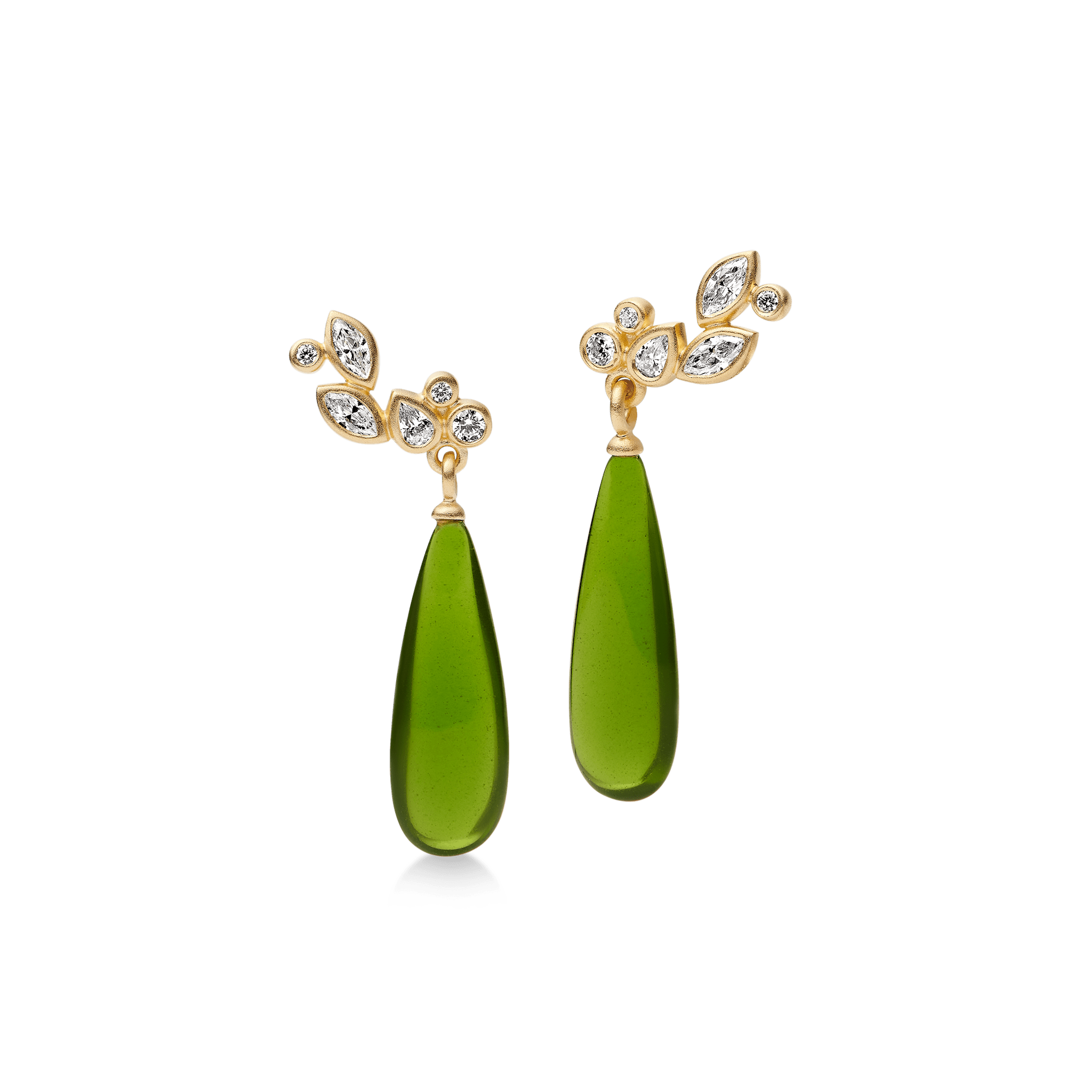 Treasure Drop Earrings fra Julie Sandlau i guldtone med Moss Green Crystal-dråbe og kubisk zirkonia