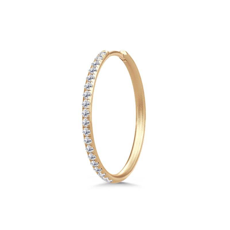 Lulia Hoop Large - pavé-creol i guld med diamanter, studiobillede