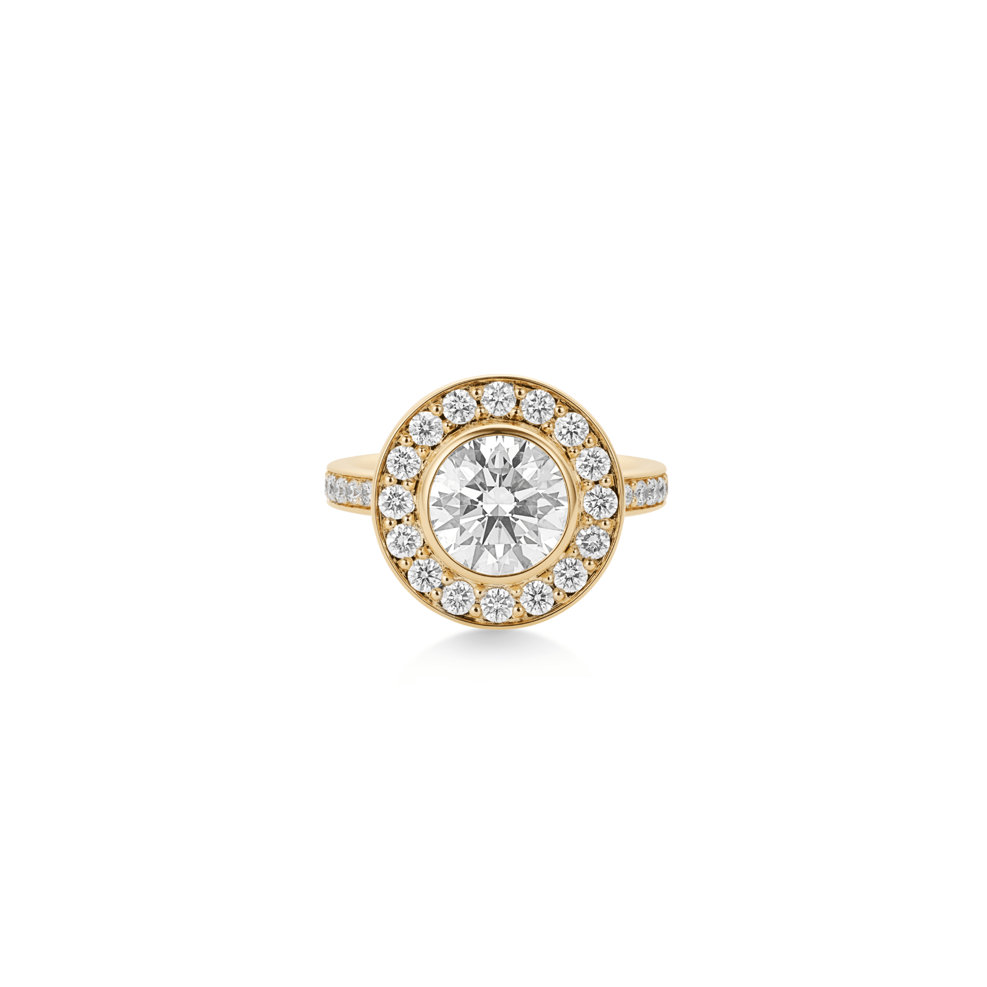 Heritage J.S. Ring i 18K gulguld med central diamant omgivet af diamanthalo, fotograferet forfra mod hvid baggrund