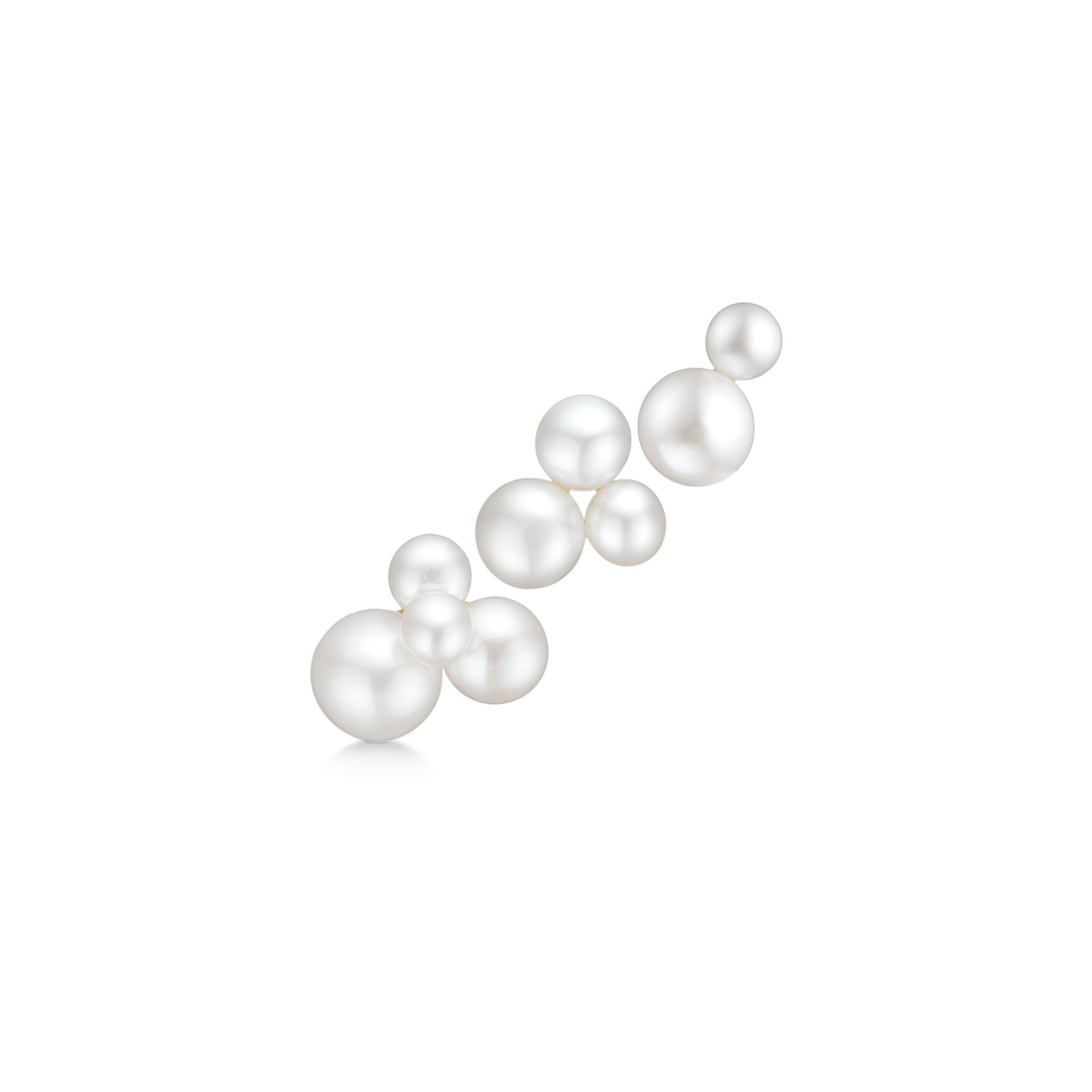 Eden Look – cluster af ferskvandsperler i 14K guld, der slanger sig op ad øret, product shot.