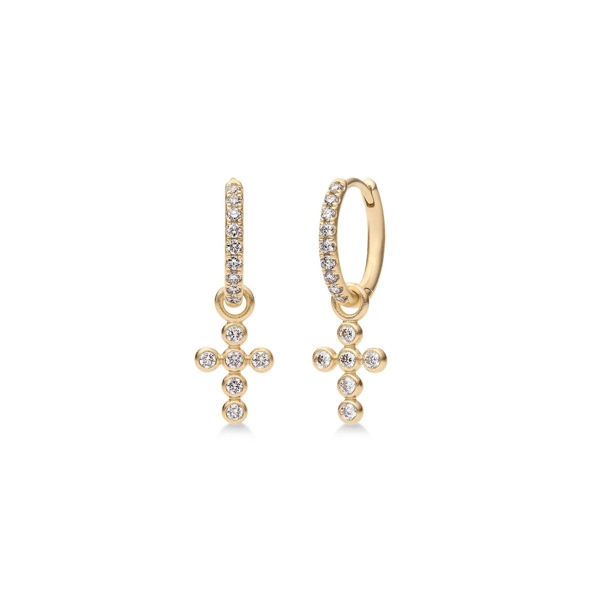 Diamond Cross Ear Pendant fra Julie Sandlau monteret på et par diamantbesatte hoops i 14 karat guld