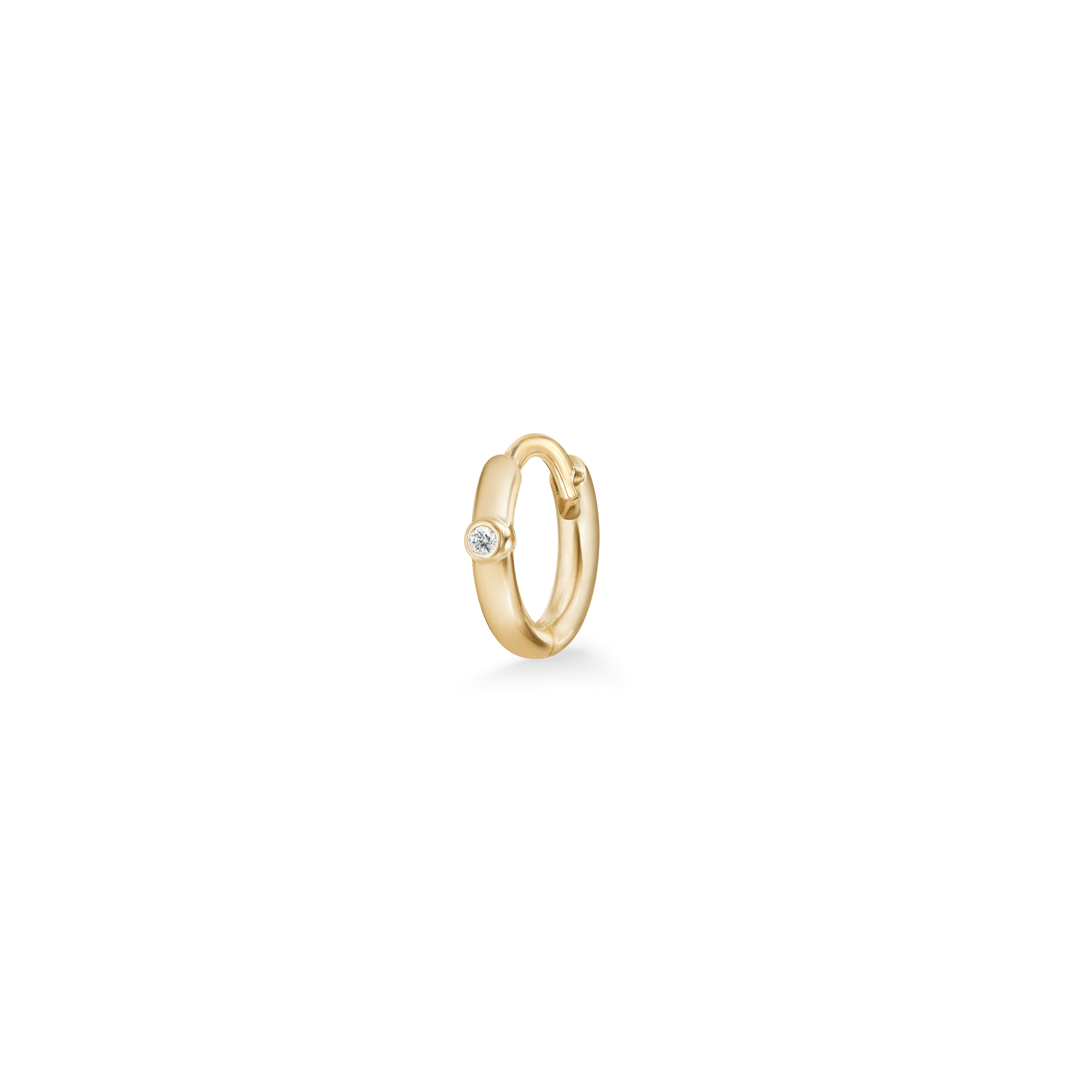 Purity Micro Hoop - meget lille guld creol med diamant, studiobillede