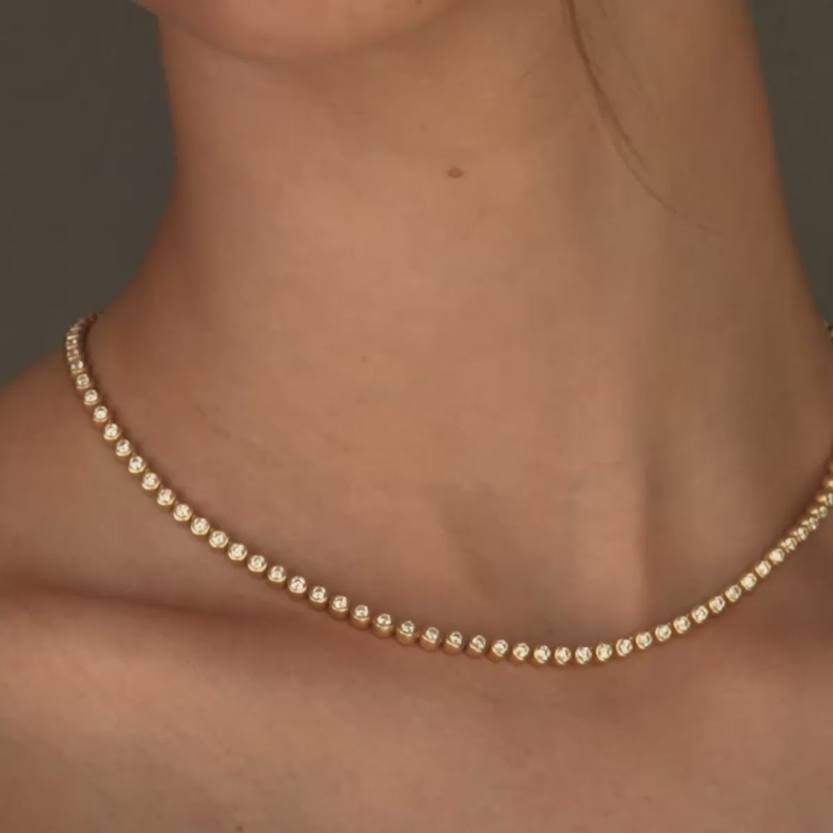 Lumi Collier - video af diamanthalskæde i 18 karat guld (ikke visuelt verificeret enkeltbillede)