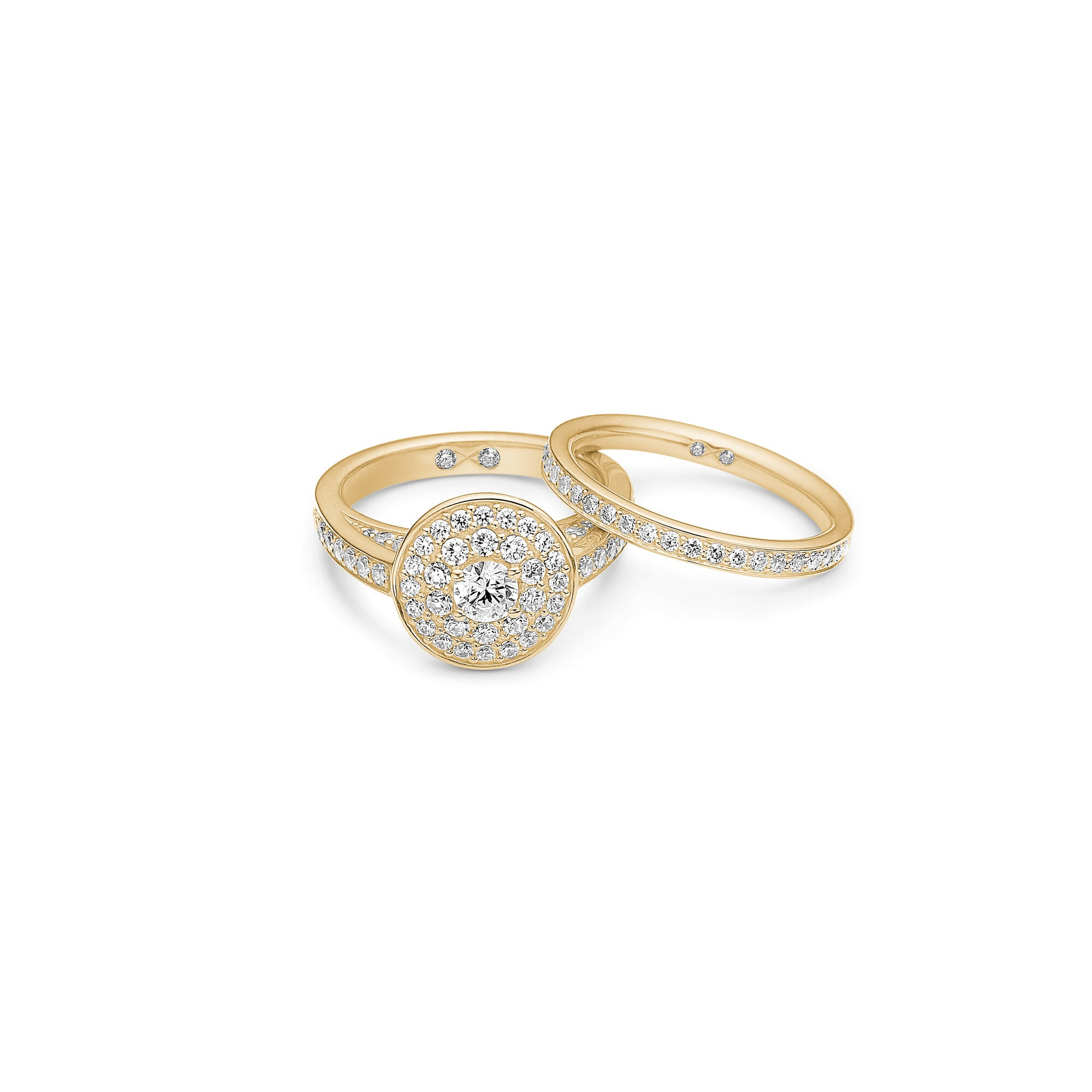 Eternity Diamond Band vist sammen med en halo-forlovelsesring i 18 karat guld