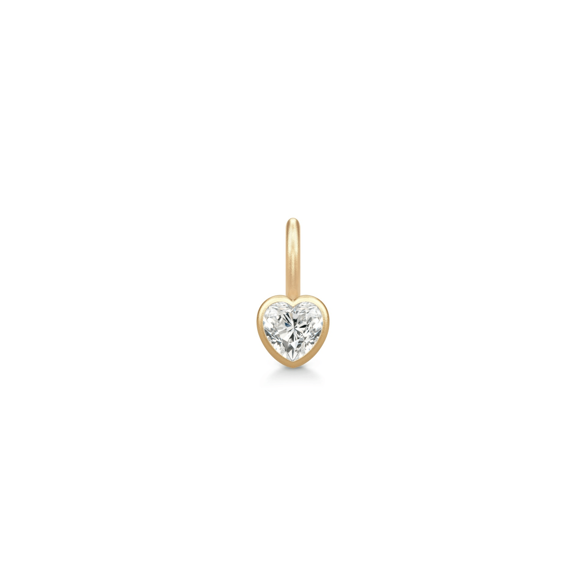 Amorina Pendant Small i forgyldt sølv med hjerteformet cubic zirkonia, fotograferet mod hvid baggrund